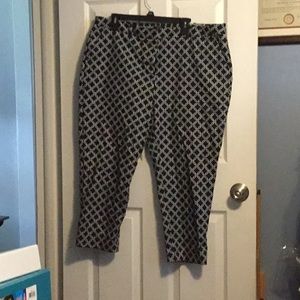 Black print capris